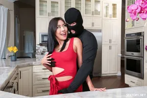 Nện nhau cùng cô hàng xóm đít cong lồn khít