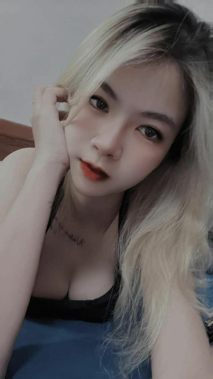 Ông chú có em bé đường trẻ đẹp nhưng hơi bị lạnh lùng